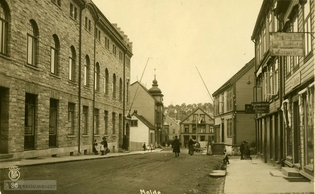 Storgata sett østover fra banken.