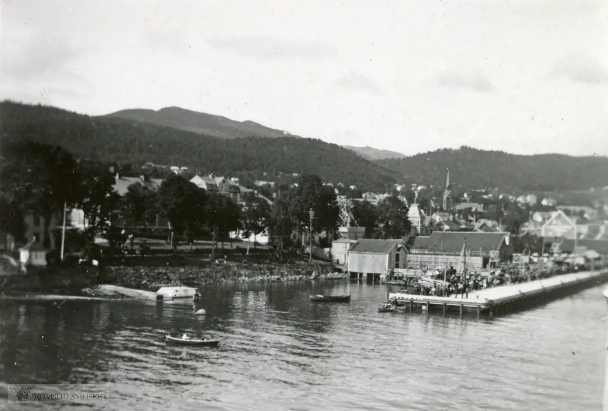 Molde by sett fra vest med Storkaia og Alexandra Hotel..(Muligens i 1932)