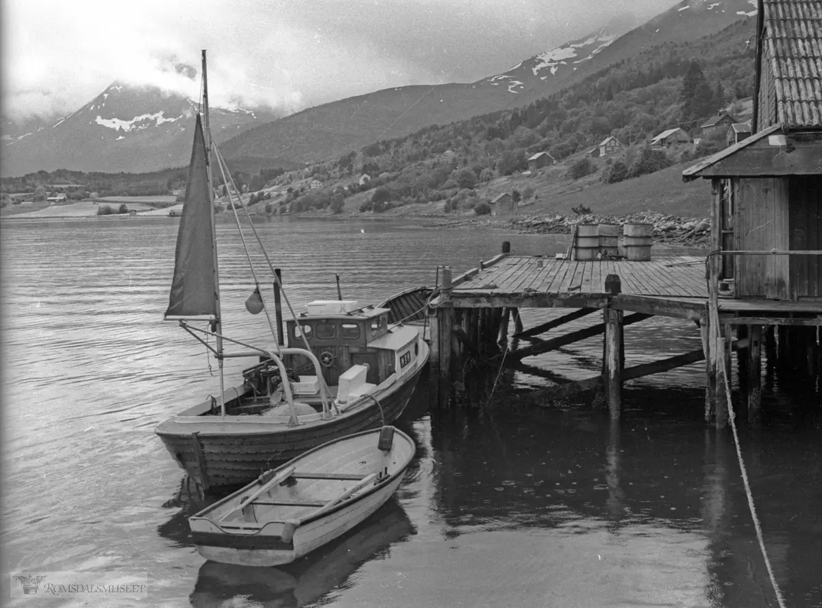 Båtbygging ved Kjøpstad båt i Tresfjorden..(Bilder trykt i "Dag og tid" 12.08.1982)