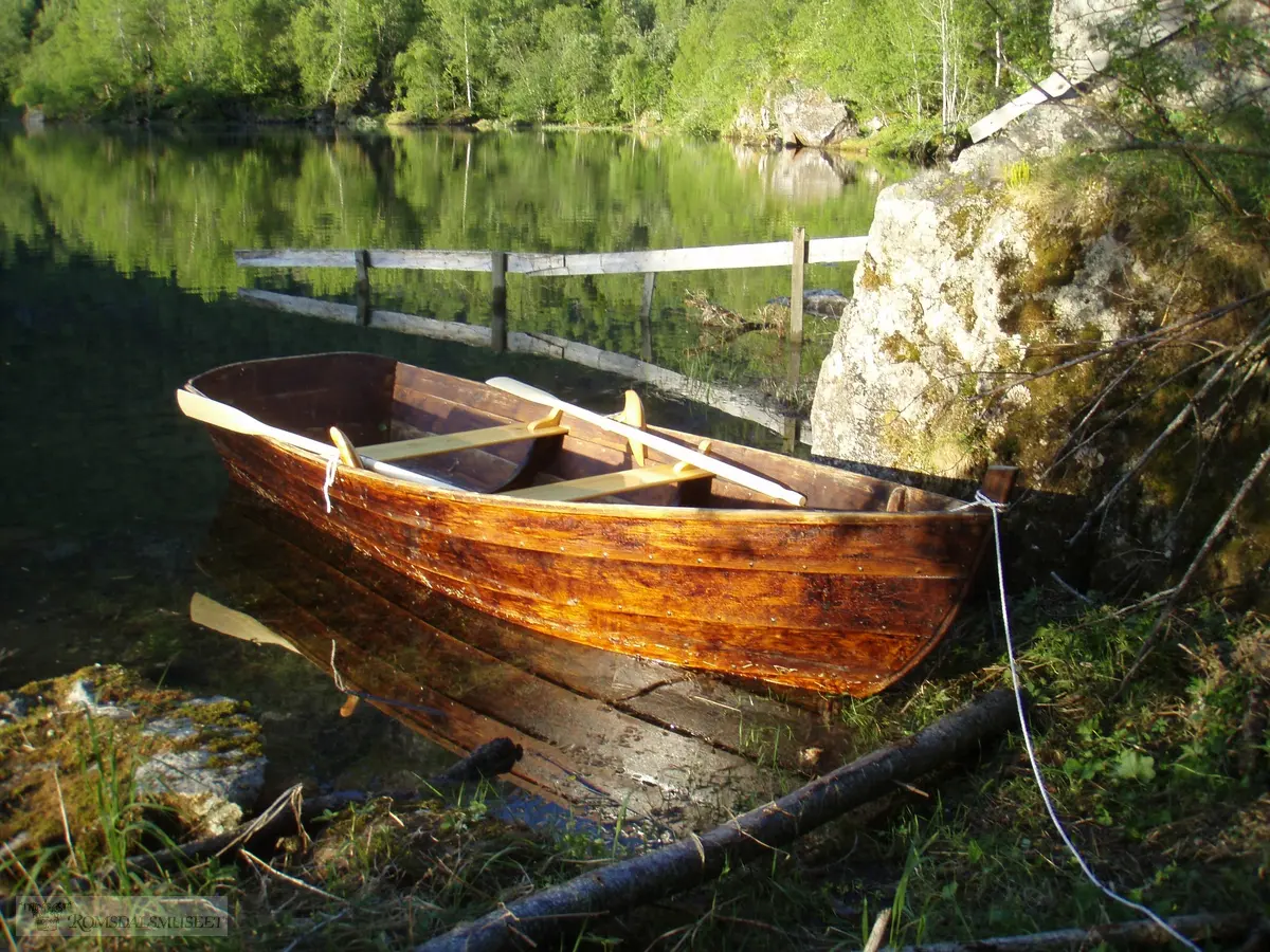 Ferge bygd av Knut Kleveland i 2011..Ferja er en kopi av denne båttypen.