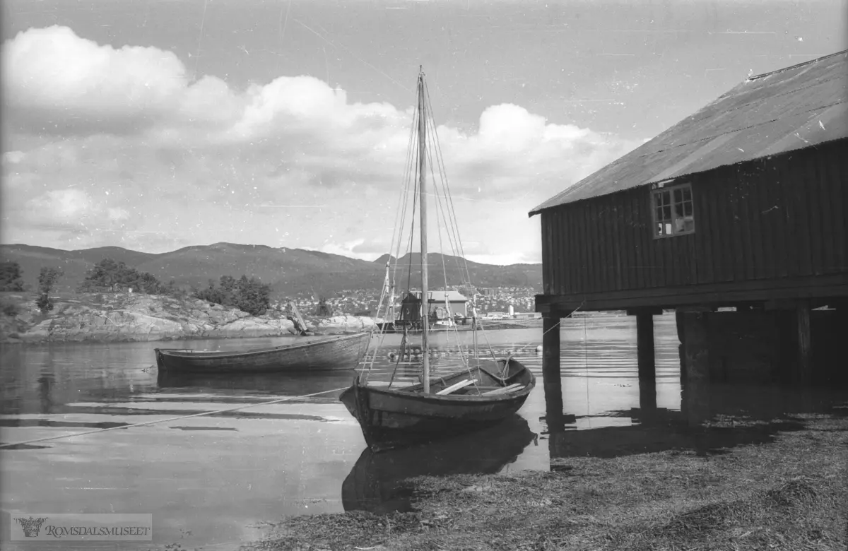 Tranbrenneriet "kaka" fra Husøya på Fiskerimuseet til høyre.