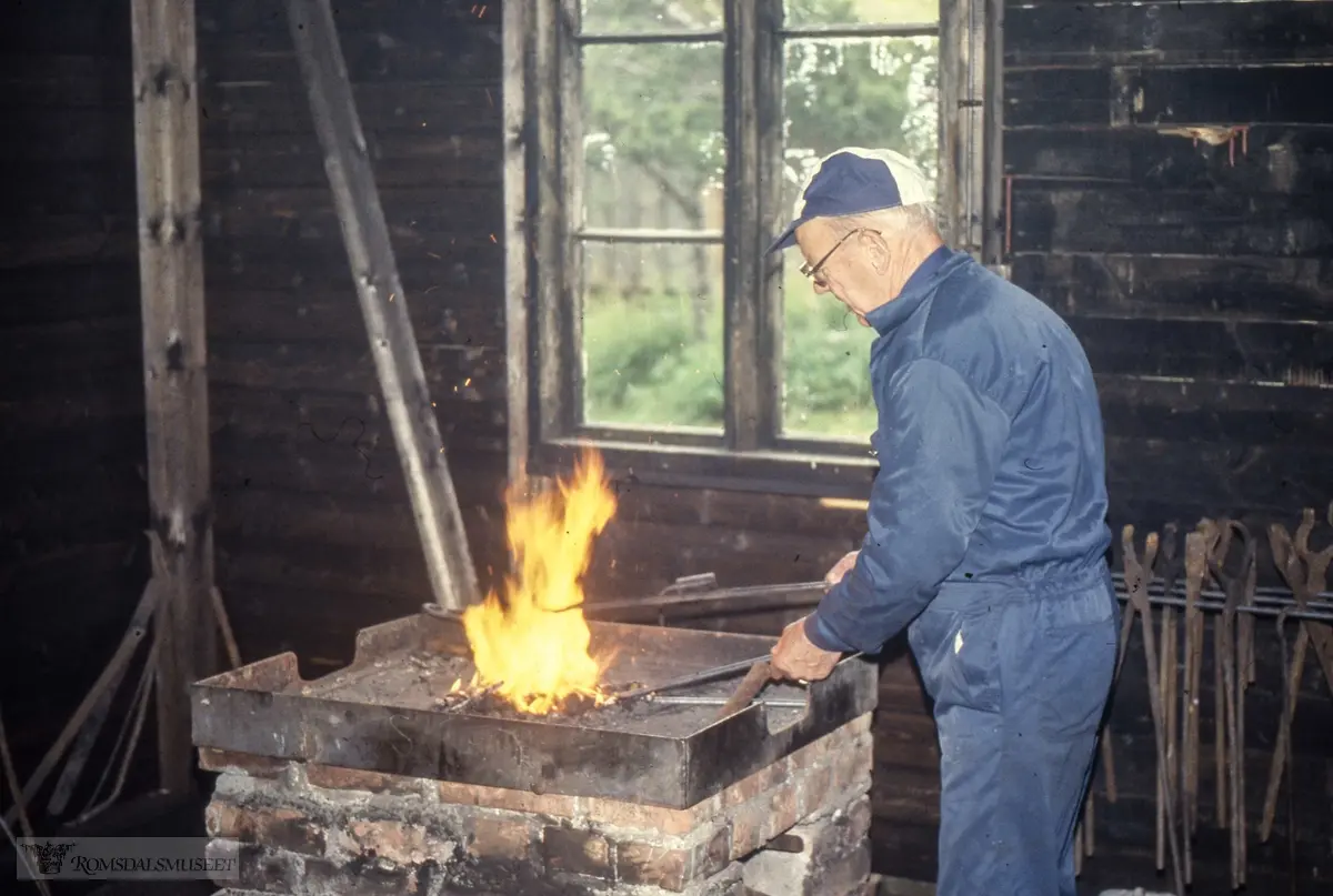 Smia juli 1987..Rødsøyvågen slip-mekanisk verksted etter at det ble flyttet til Fiskerimuseet.