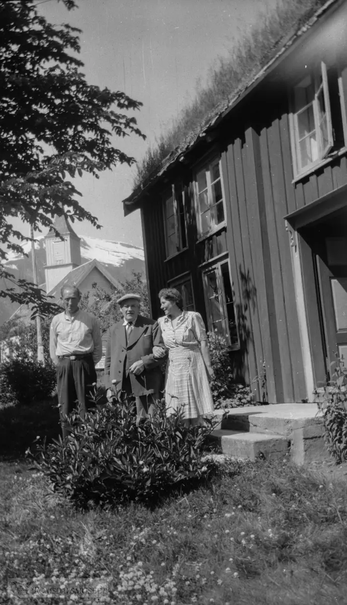 Neg album: "Sofie 60 års dagen. Johansen".