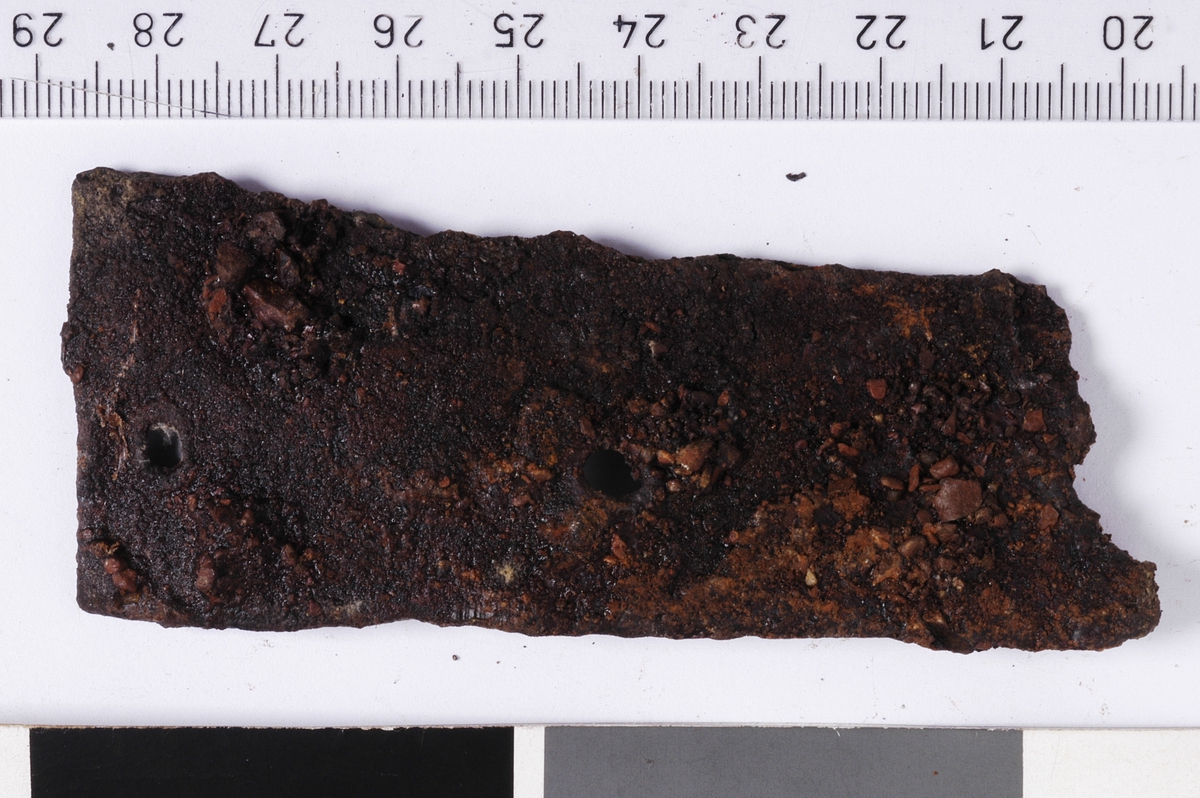 MALV: L: 9CM. BR: 3, 8CM. T: 0, 3CM., M. 2 SPIKERHULL. 