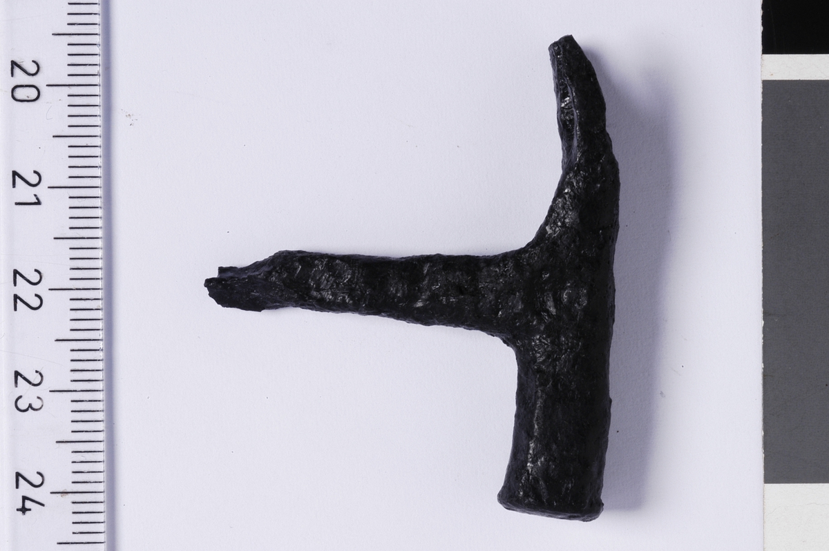 MÅL: L. 4, 9 CM H. (M. TANGE) 4, 0 CM