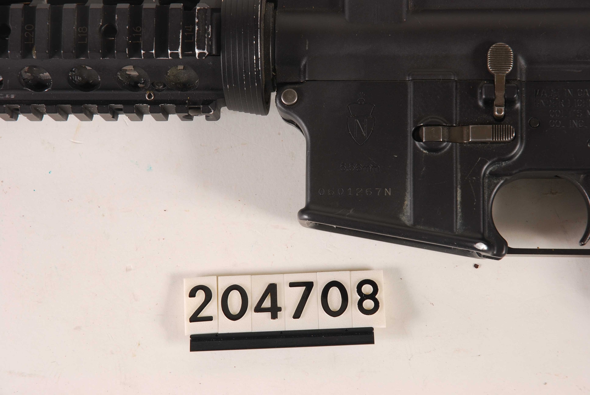 Dette er en CQB variant av C8 geværet. Det er spesialdesignet for bruk i Close Quarter Battle (CQB) ved at det har betydelig kortere pipelengde enn de øvrige utgavene av våpenet.