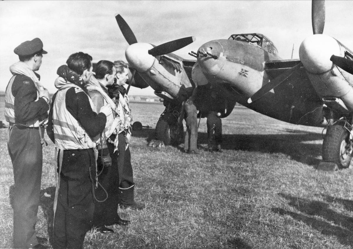 Norske Mosquito-flyvere, 333 skvadronen. -Forsvarshistorisk museum ...