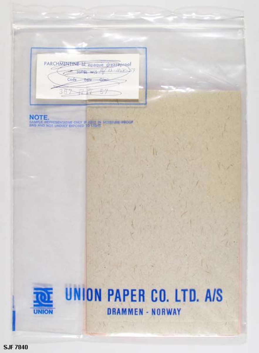 Dette er papirtype:Kreppet toalettpapir 50% trekpapir 2 lags, 20gr. Papirprøven ligger i plastpose. 
