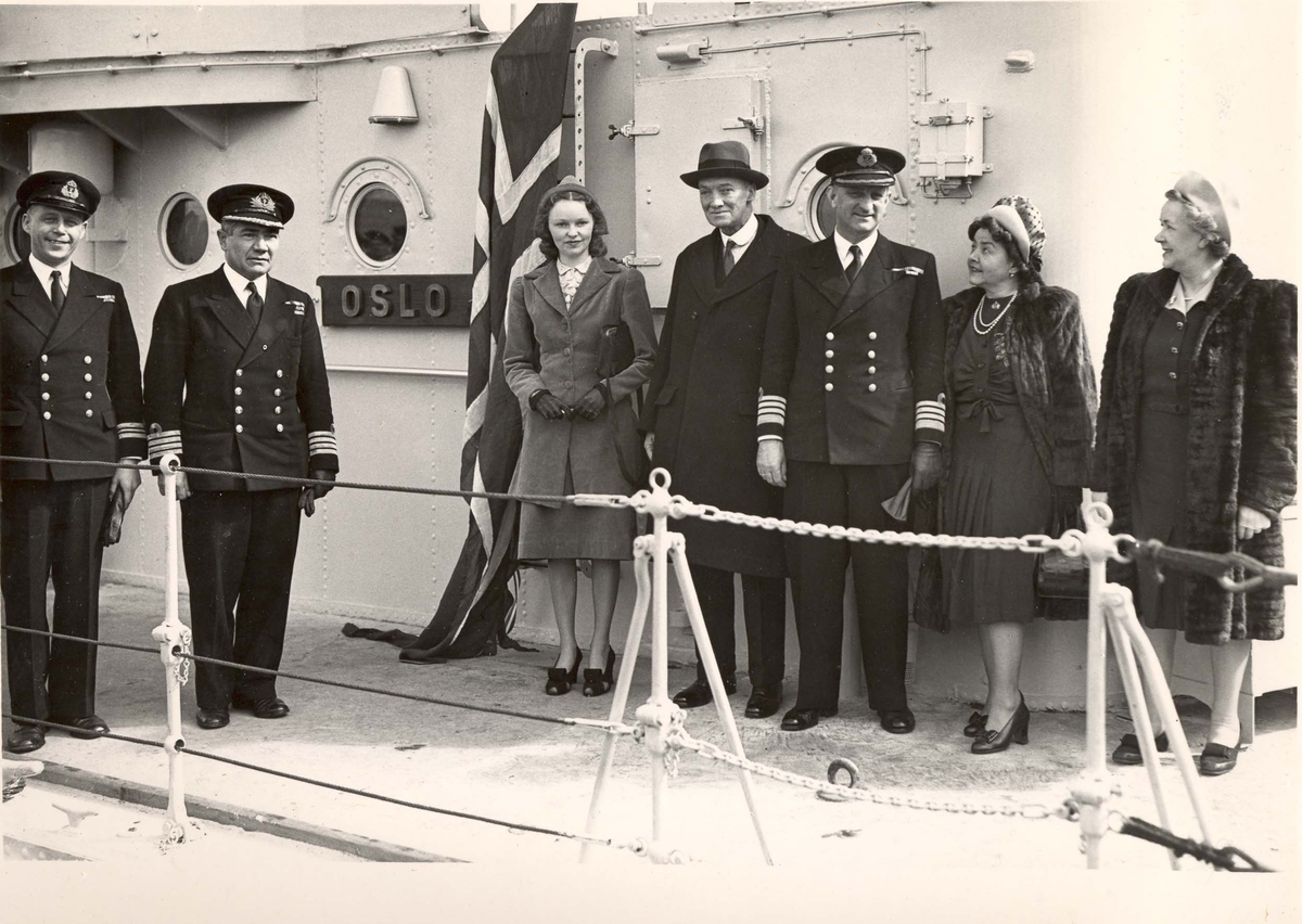 KNM Oslo's overtagelse og dåp.