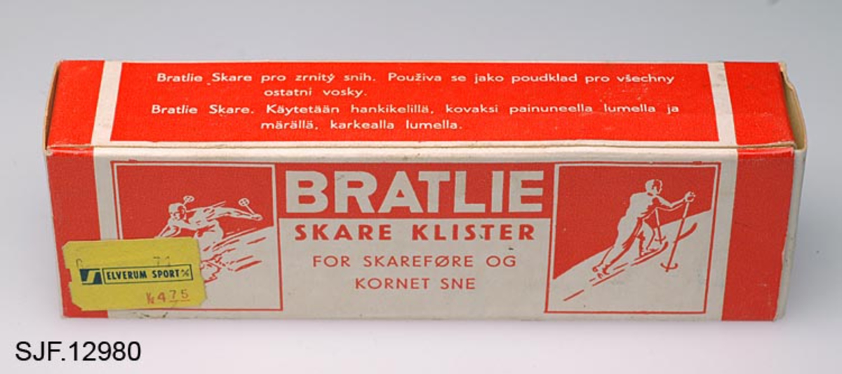 Klistersmurning til bruk for å få feste og glid på skiene. Gjenstanden består av tre deler, tube med klister, pappemballasjen til tuben og smørepinne. Smørepinnen brukes til å jevne ut klisteret under skien. Klisteret er etter produsentens betegnelse av typen "Bratlie skare klister for skareføre og kornet sne". Tuben er en sylindrisk beholder (tubeform) av et mykt lettmetall. Ene enden på tuben er flat. Tuben har svart kork i plast. Ved å rulle den flate enden sammen får man ut innholdet fra tuben. 
Den røde og hvite tuben har påtrykt tekst og firmamerke i rødt som viser en skiløper som står og smører skiene. Emballasjen, som også er rød og hvit, har påtrykt samme logo og tekst som tuben. På pappesken er firmaets merke utvidet til tre skiløpere, en som smører ski,  en i oppoverbakke og en i nedoverbakke.  På esken er det også påklistret en prislapp som det står "ELVERUM SPORT A/S Kr 4 75".  