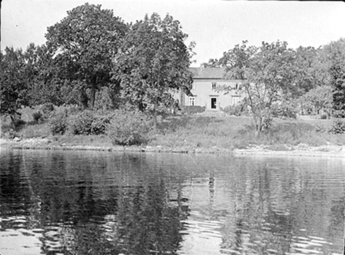 Hamar, Domkirkeodden, Storhamar gård, hovedbygningen,