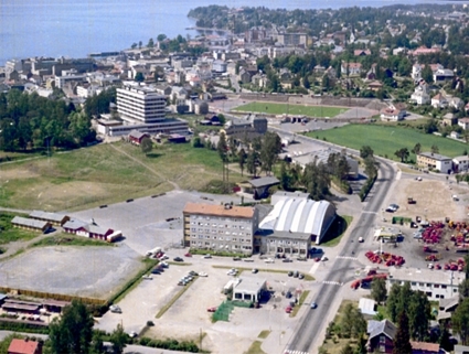 Hamar, Flyfoto, Bensinstasjon, Hamarhallen, Utstillingsplassen med staller, Aslagården i Vangsvegen, Fylkehuset i Hedmark, Hamar Park,