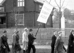 Hamar, 1. mai tog med plakat Frihet, Sundhet og kultur.