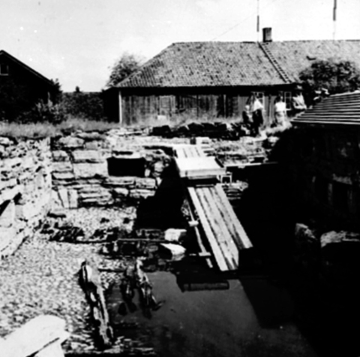 ARKEOLOGISKE UNDERSØKELSER I HAMAR BISPEGÅRD, TÅRNET, HEDMARKSMUSEET OG DOMKIRKEODDEN