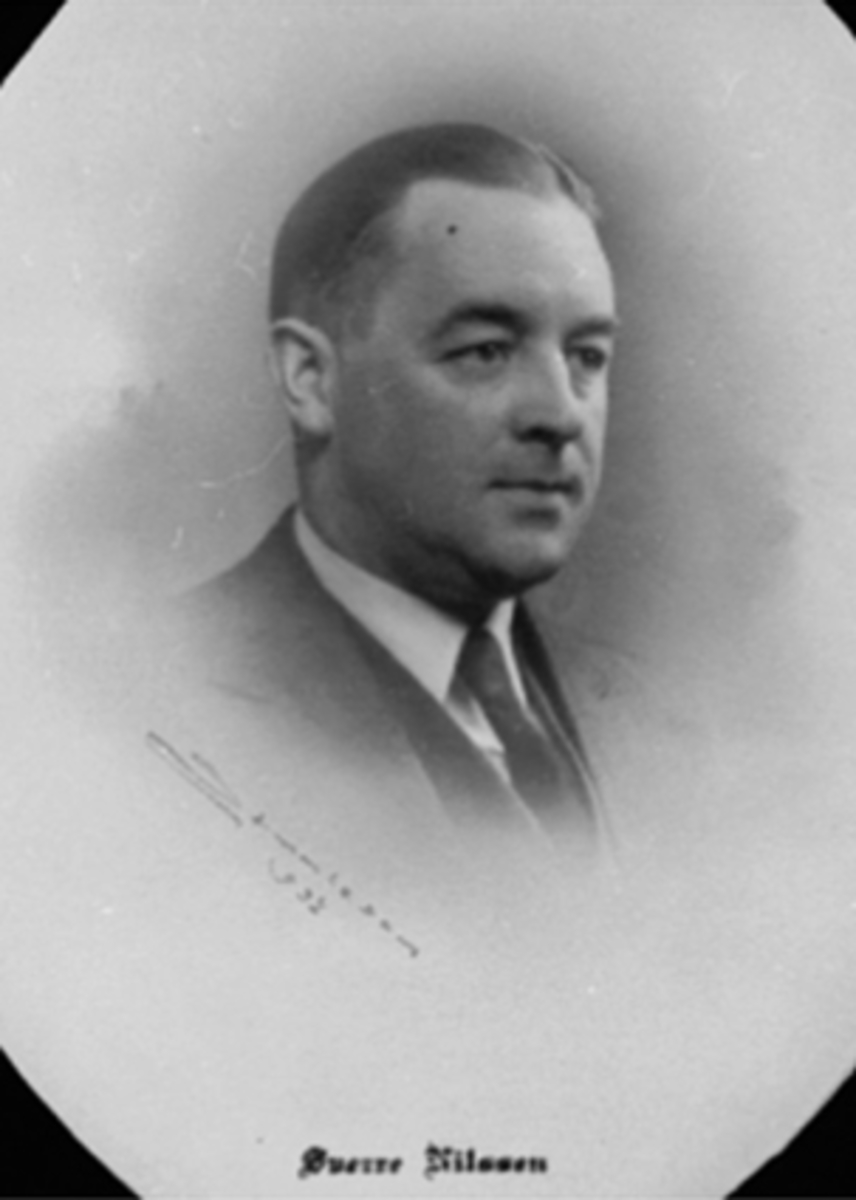 Hamar, kjøpmann, grosserer Sverre Nilssen (1900-1975) formann i Hamar Handelstandsforening i 1932-1933 og 1940-1945, æresmedlem,