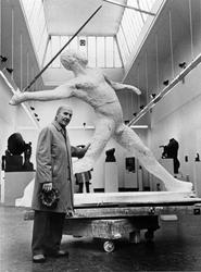 Billedhugger Gunnar Tidemand Janson 1901-1983, med gipsutkas