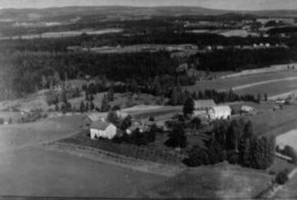 Flyfoto av Breistu og Haug, Gaupen, Hedmark.