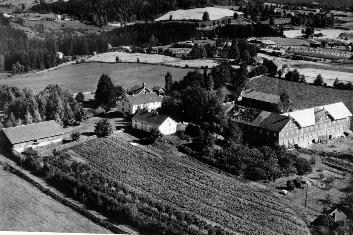 Flyfoto av Saugstad østre, Ringsaker.