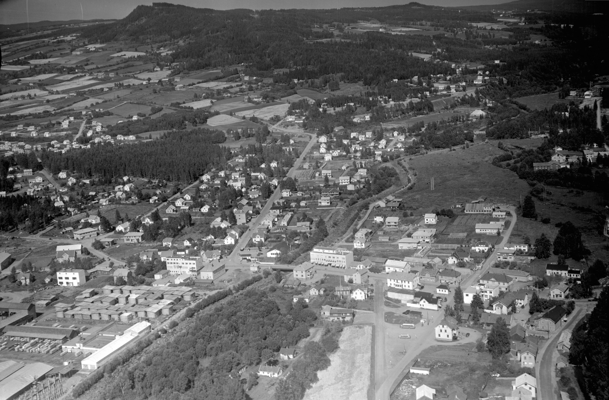 Flyfoto av Brumunddal sentrum.