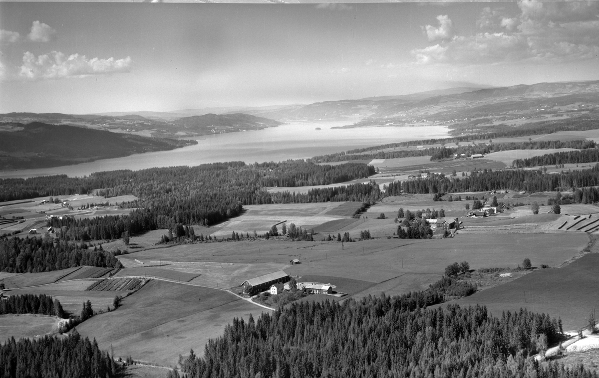 Flyfoto Ringsaker med utsikt mot Moelv.