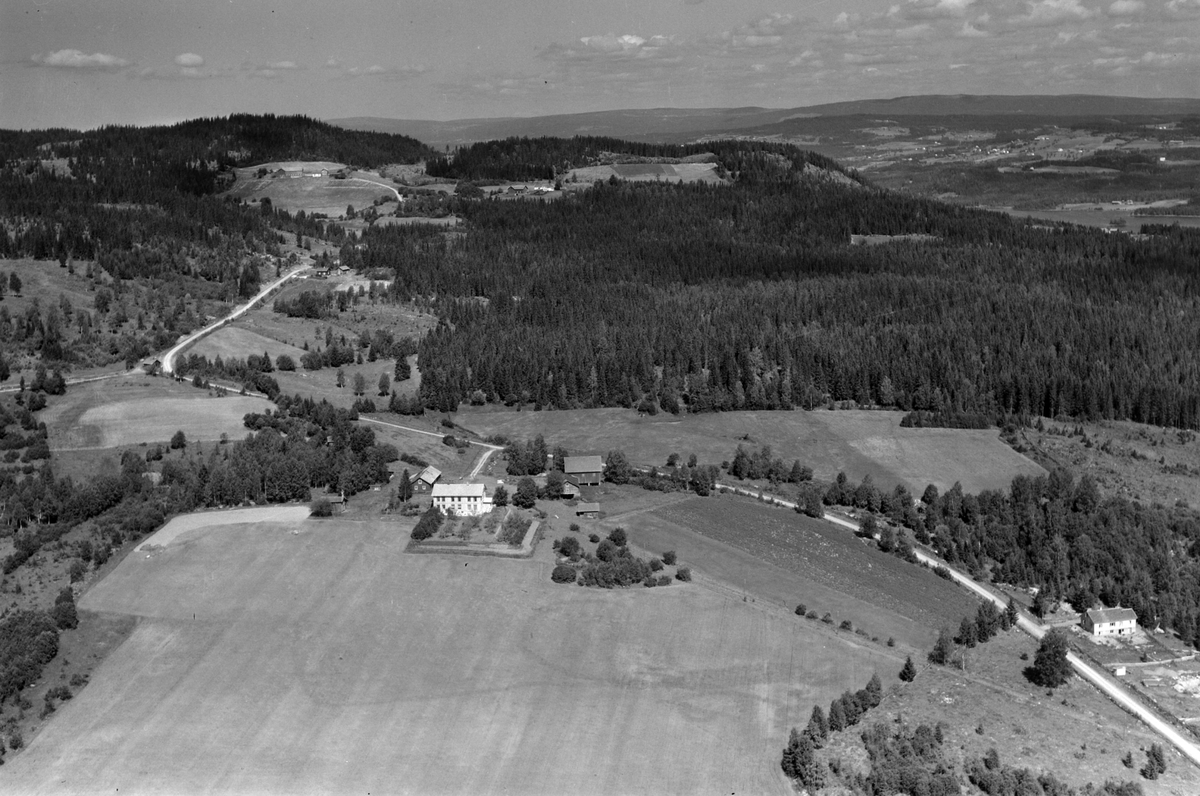 Flyfoto av Høgring gard, Ringsaker.