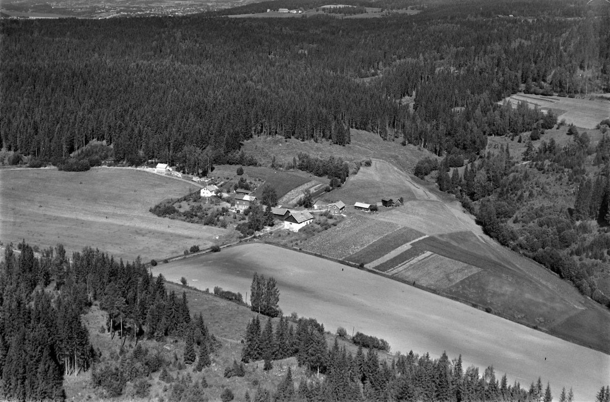 Flyfoto av Sveum nordre, Bergseng, Ringsaker.