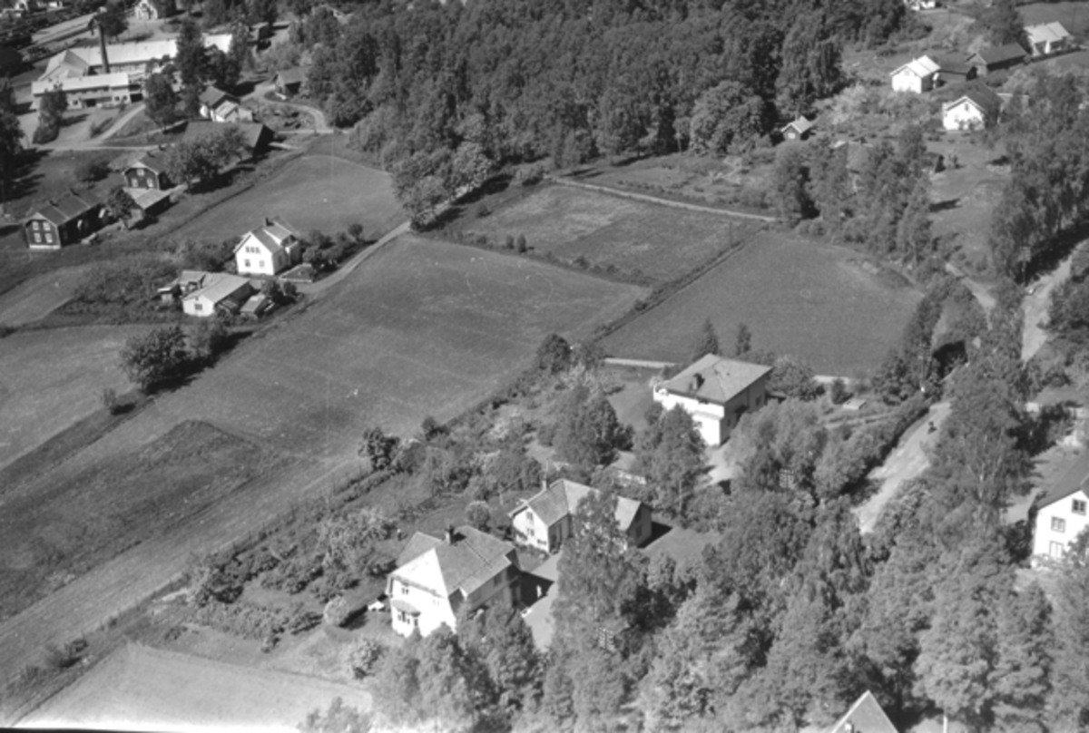 Flyfoto av Kongsvegen, Parkvegen, Vogngutua, Husebyparken. Brumunddal.