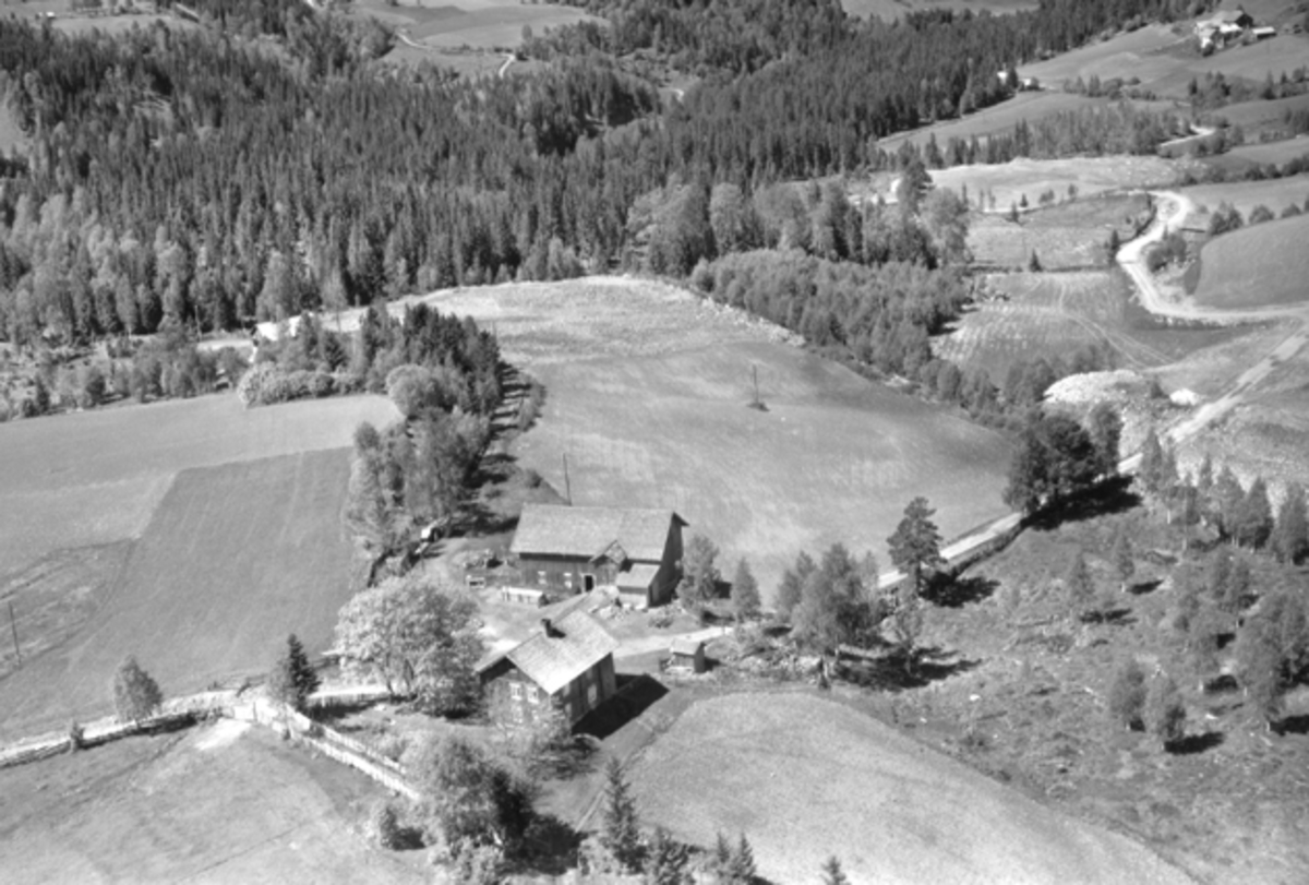 Flyfoto av  Lille Dalseng gård, Brumund, Ringsaker.