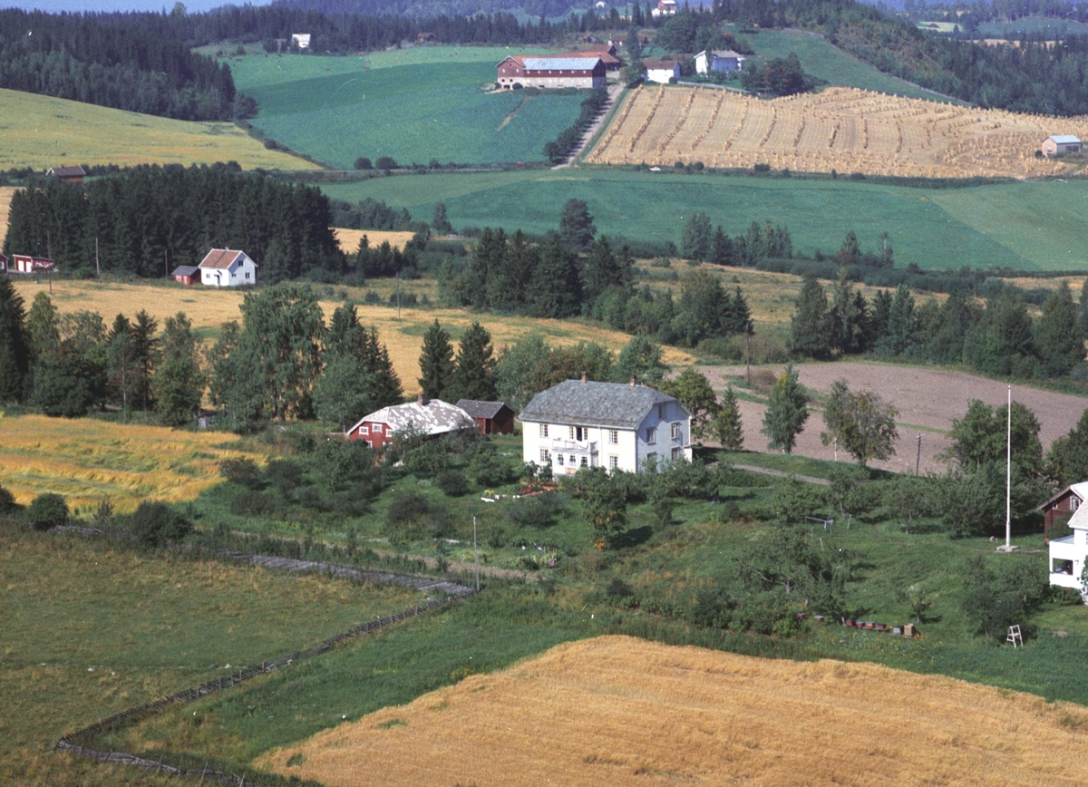 Flyfoto, føderådsbygningen, Stav store, Ringsaker.