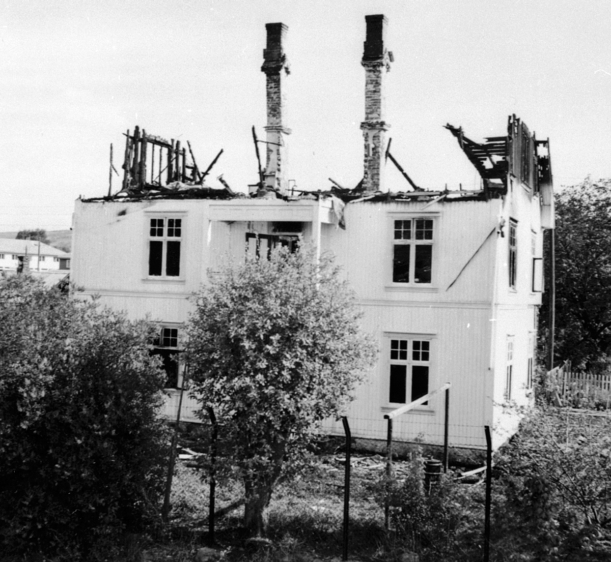Etter storbrannen, Skjæret totalskadd etter brannen, Brumunddal.
