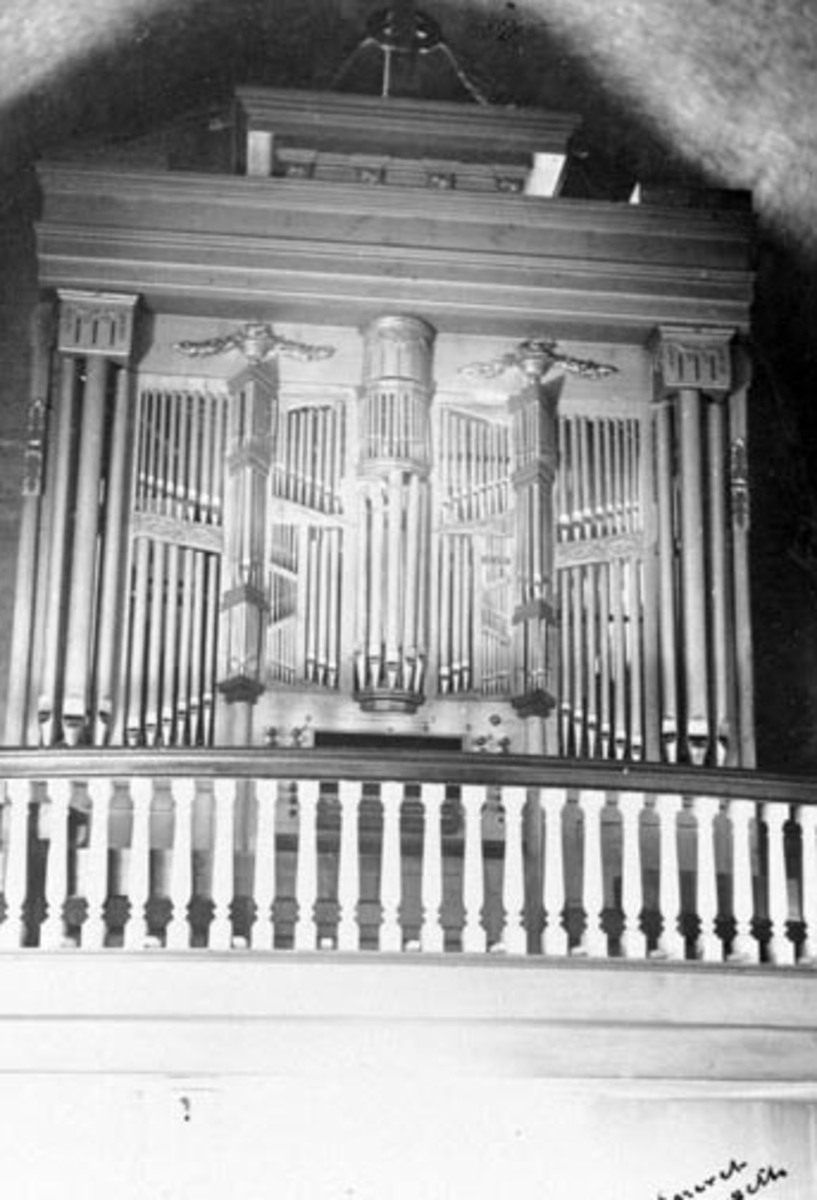 Interiør, Ringsaker kirke, kirkens gamle orgel.
