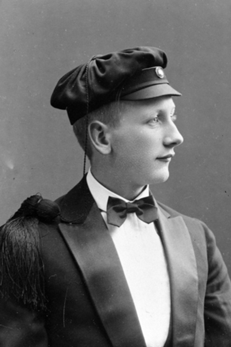 Portrett, student, Einar Lundby F: 31. 05. 1894, Lundby, Brumunddal.