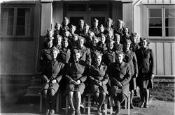 Stor gruppe kvinner i lotteuniform. Lotter under krigen. Rin