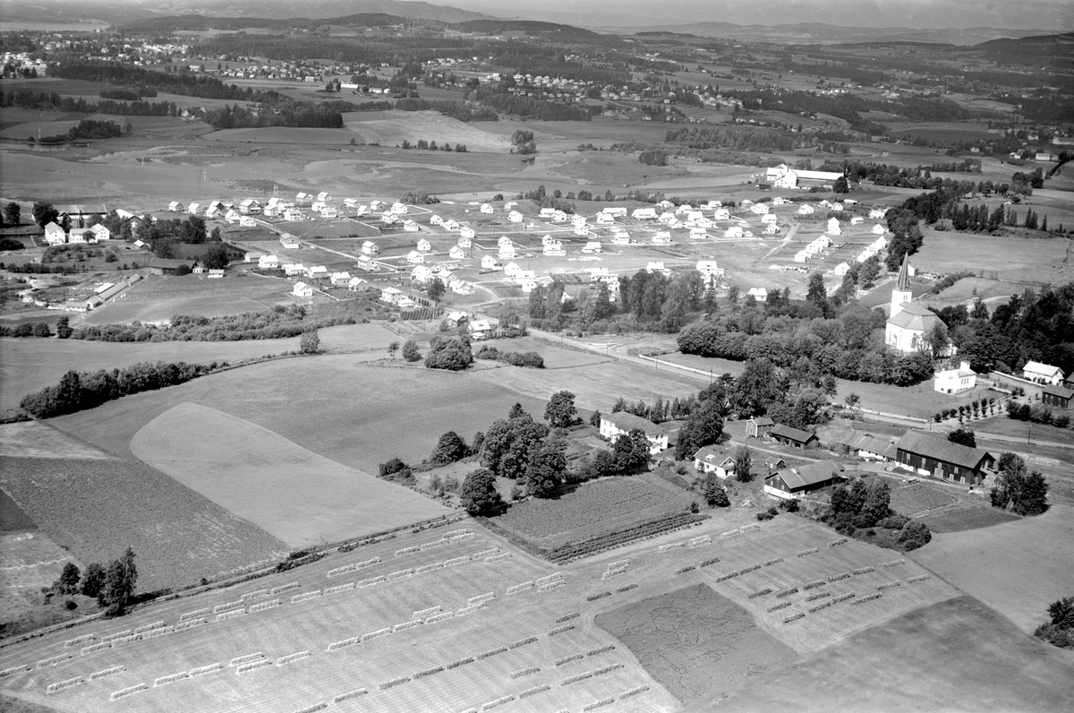 Flyfoto, Vang H, Oversiktsbilde Ridabu med Vang prestegård i forgrunnen. Vang prestegård, gnr/bnr 10/1. Marmorvegen 15