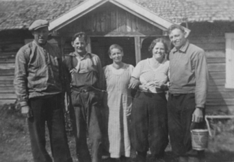 SETERSTØRHUS, NORDRE BRENNSETER, GRUPPE: 5, FRA VENSTRE: POLMAR LINDHOLT, UKJENT, UKJENT, GUDRUN TORUD KOJEDAL, PEDER LINDHOL, VANG ALLMENNING
