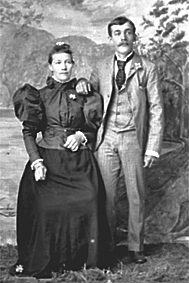 KRISTOFFER JOHANSEN KOLBUHOLEN FØDT: 17. 02. 1870 MED FRUE, KOLBUHOLEN, I AMERIKADUBL: 414-5506. 