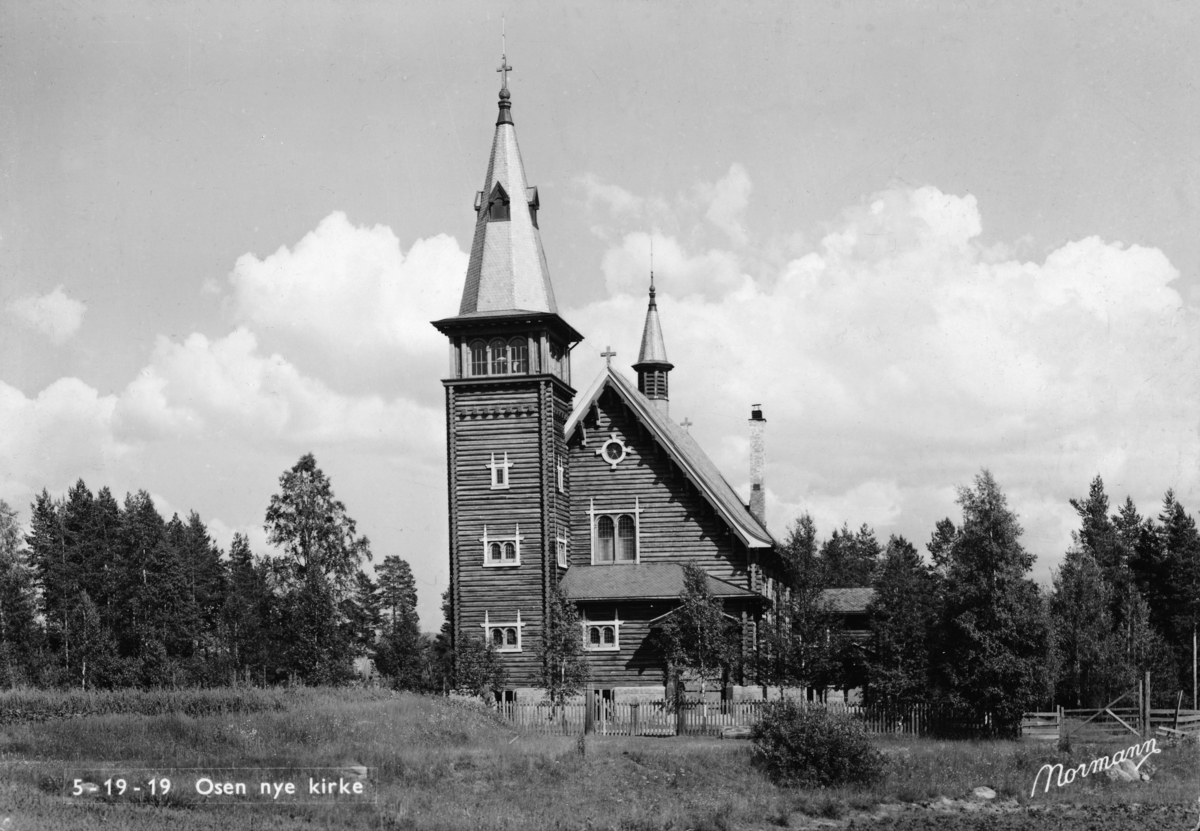 Nordre Osen kirke. Hans Olsen fra Plassen i Vang var byggmester for denne kirka som sto ferdig i 1923. Hans Olsen var en anerkjent byggmester. Han skal bl. a. ha bygget et jaktslott i Øst-Preusen for den tyske keiser Vilhelm. 

