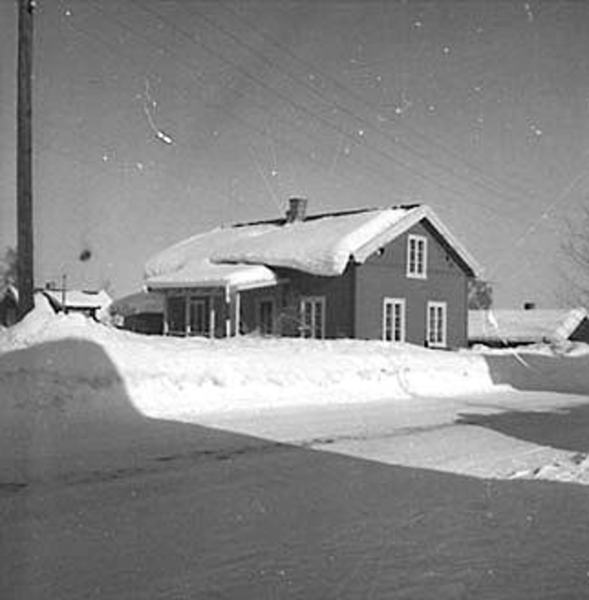 EKSTERIØR: BOLIG, VATERLAND, MYE SNØ, VINTER, STANGEBYEN