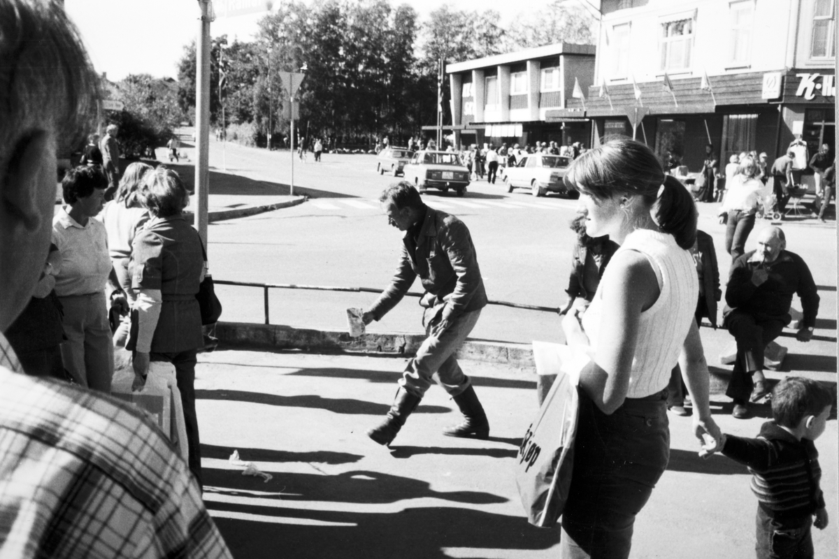 Stangedagene 1979. Tingvollkrysset. Almar Nygård opptrer. 