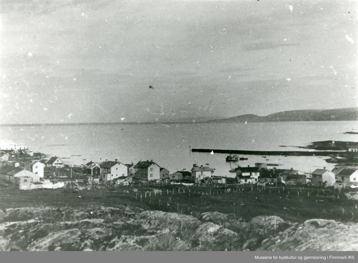 Panorama over Gamvik i Gamvik Kommune i Gjenreisningstiden 1946/47.