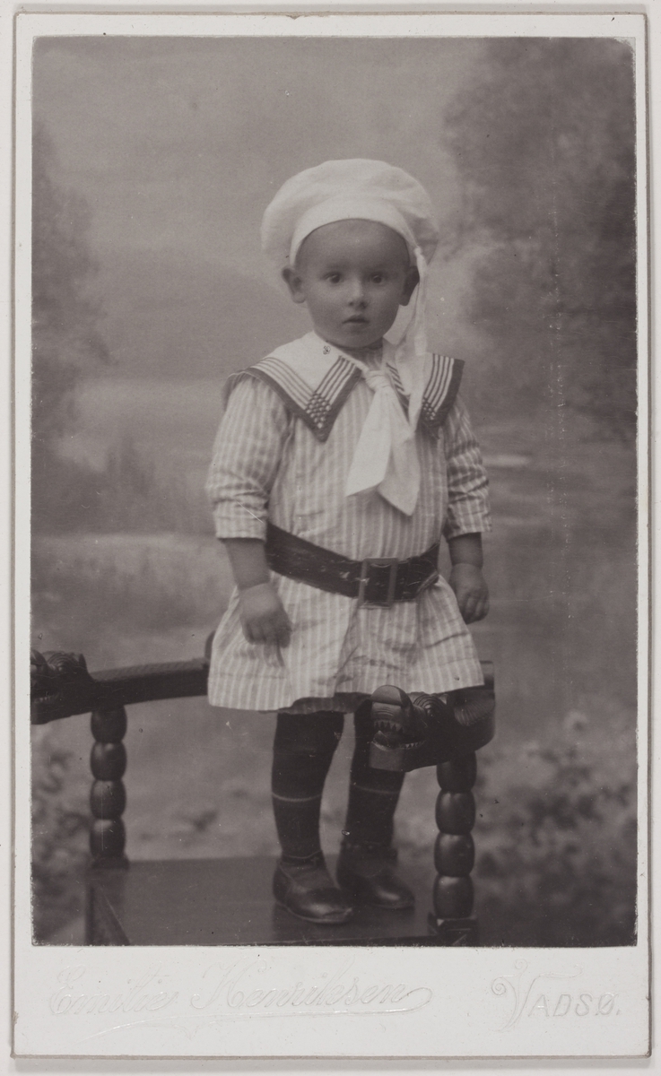 Visittkortfotografi.Antatt Arne Bohinen.