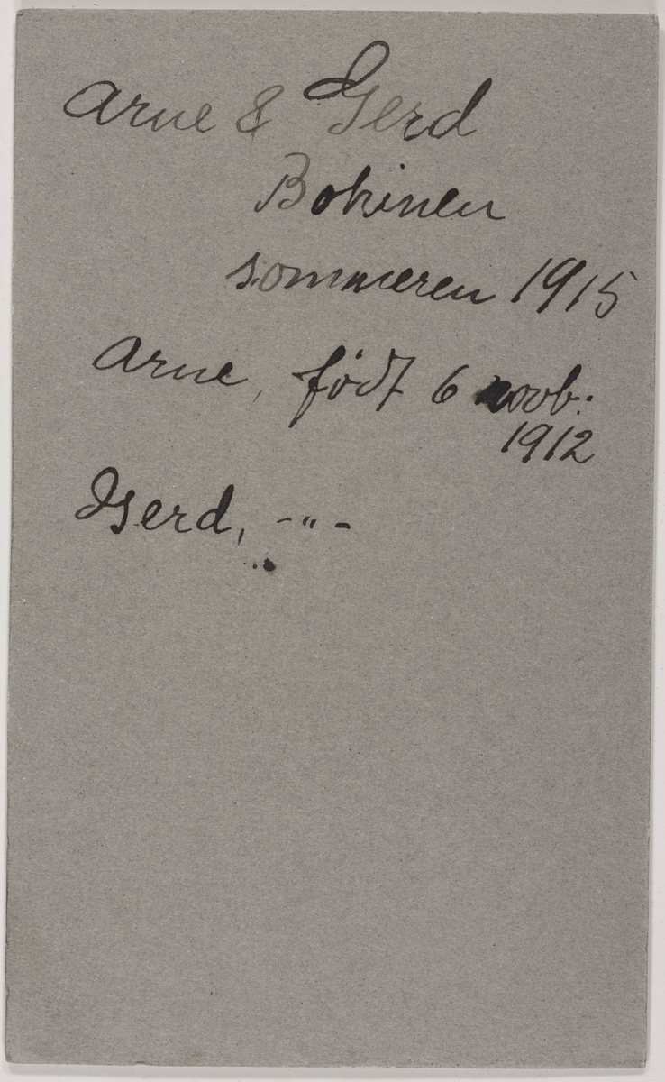 Visittkortfotografi. Arne og Gerd Bohinen, sommeren 1915.