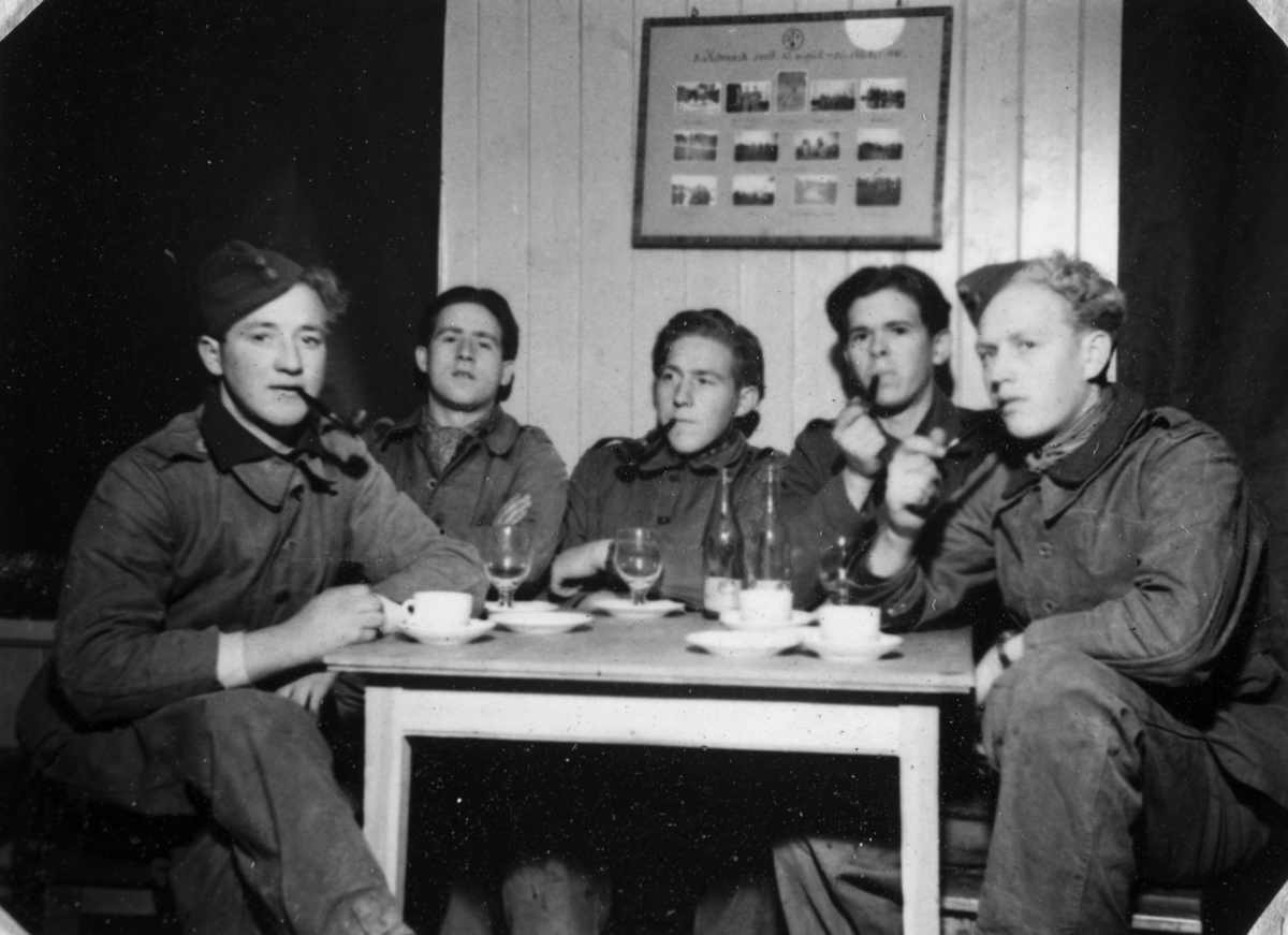 AT-tjeneste på Ådalsbruk i Løten, 26. august 1942 til 26. november 1942. Arbeidsdistrikt nr. 1. Arbeidsfylking IV. Sveit nr. 5. Forleggingssted Ådalsbruk. Arbeidstjenesten under 2. verdenskrig. 
"Fra Markententereiet" ?