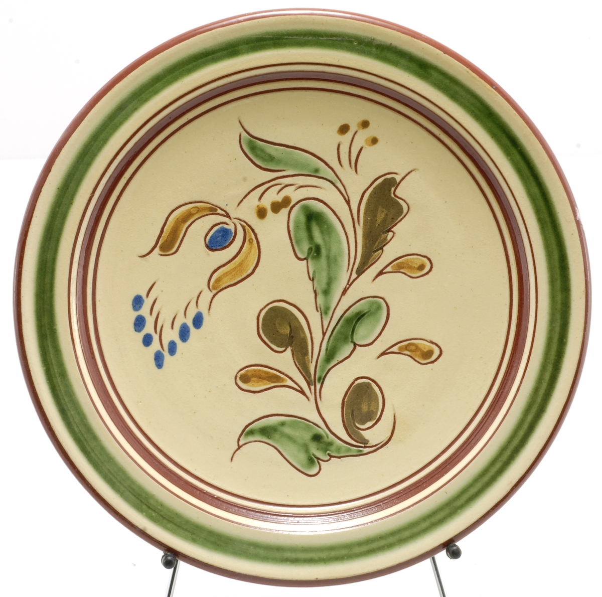 Risset og malt dekor i organiske former