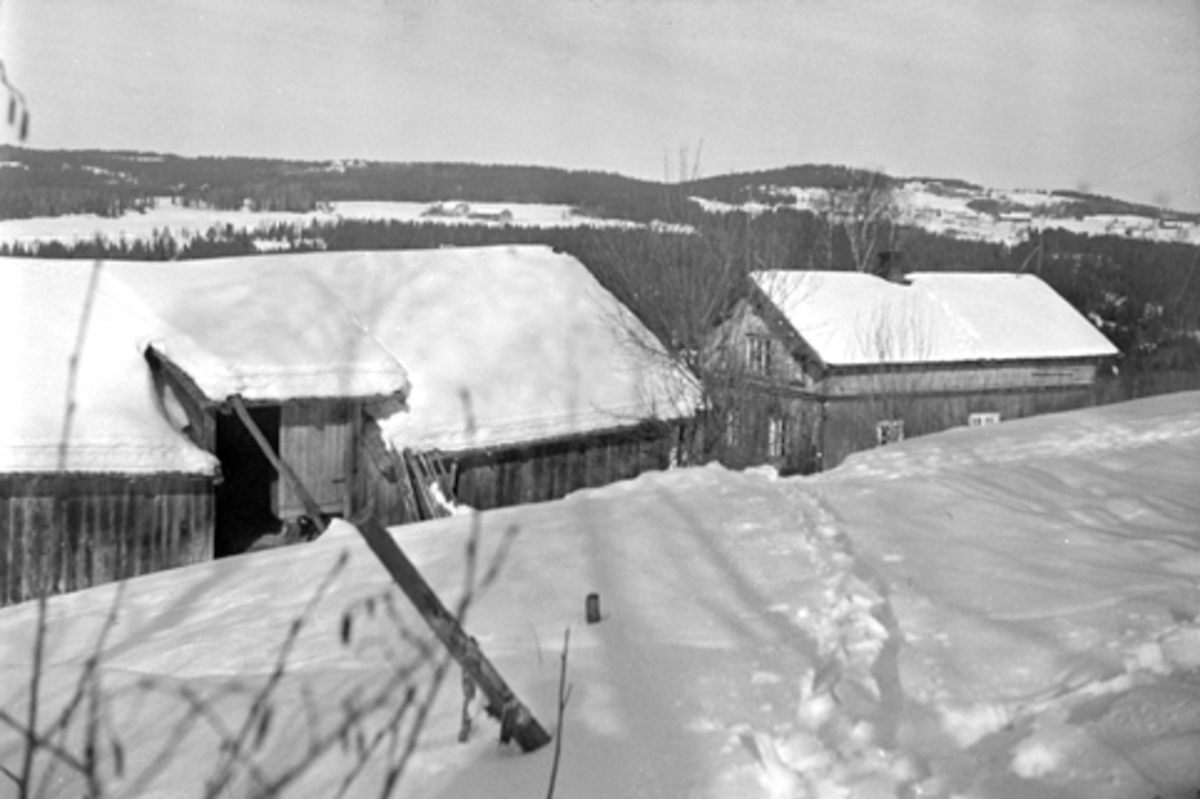 HUS, BAKKERUD, FURNES i Ringsaker, FB1. 131, GNR. 211-2