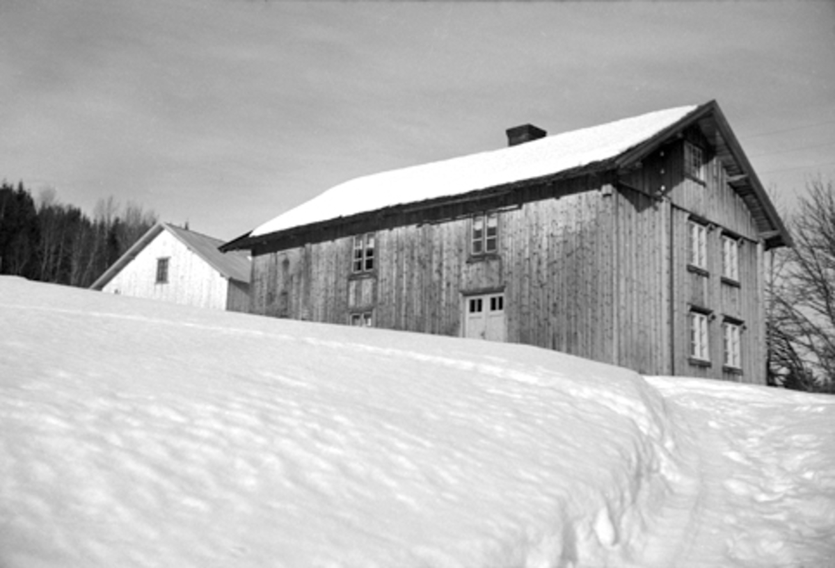 HUS, FINSTAD, NEDRE, Furnes i Ringsaker. GNR. 241-2