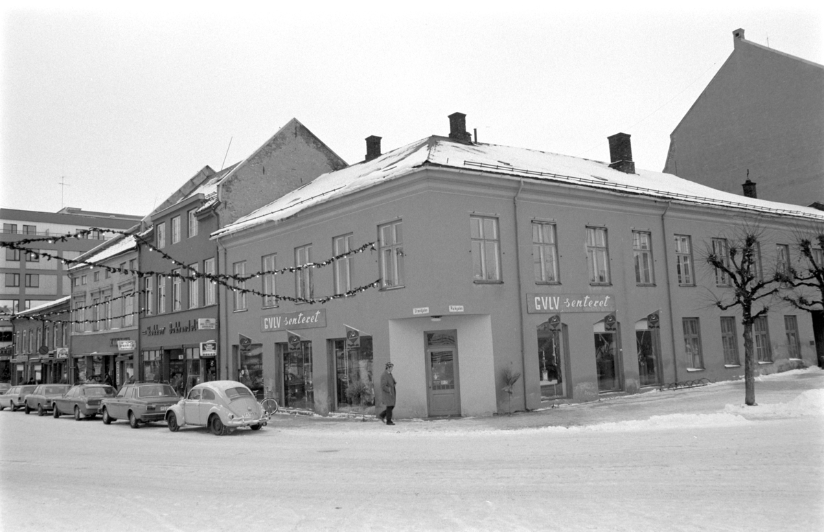 Parkgata 2, Hamar, eksteriør, vinter, butikk, "Gulvsenteret", krysset Strandgata, Parkgata, julegater, Støkkens Bokhandel,