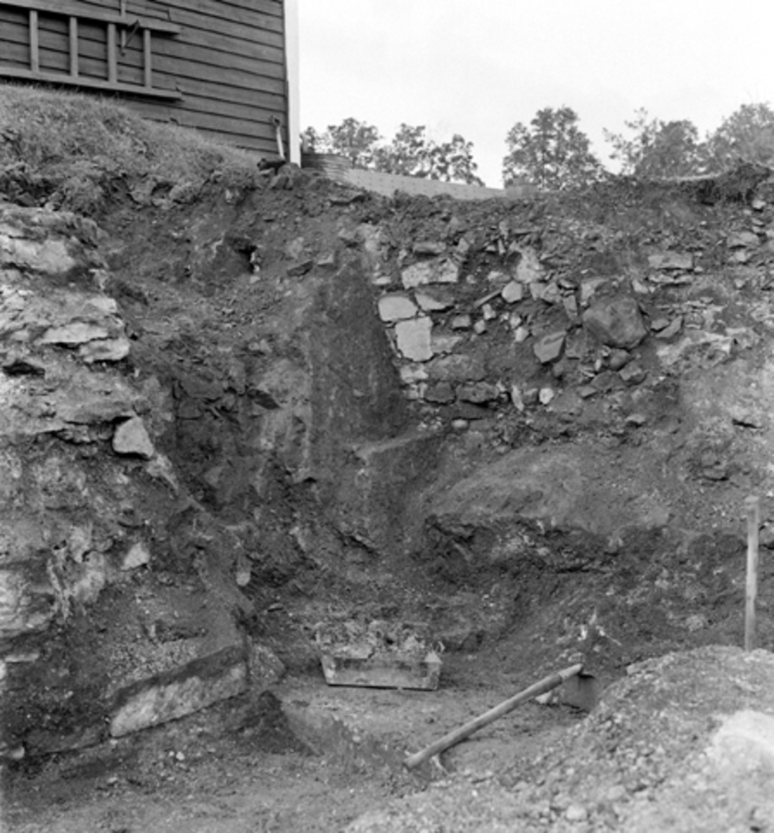 BORGSTUA VED DRENGESTUA. ARKEOLOGI. FILM 2. FOTO MAGNE RUGSVEEN. 