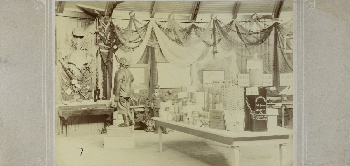 9 fotografier fra Fiskeriutstillingen i Trondhjem 1887.
