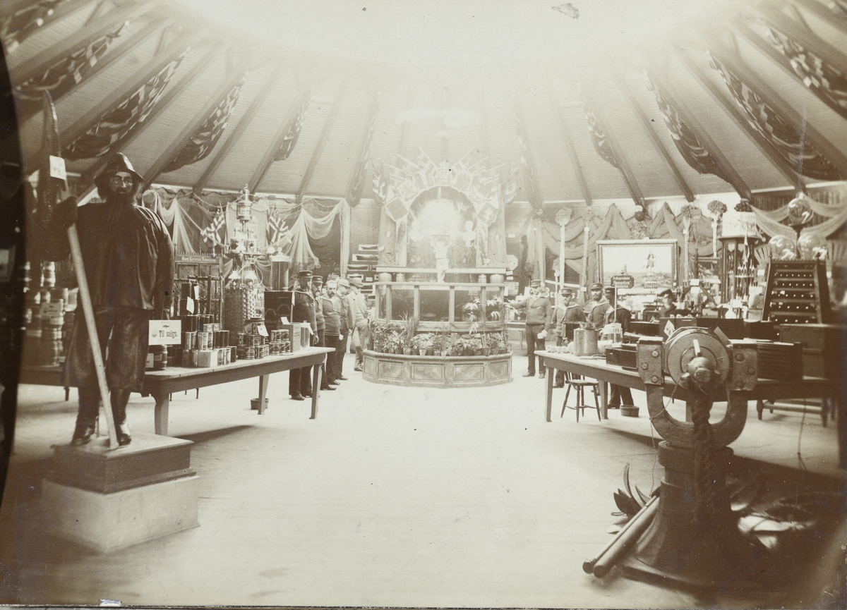 9 fotografier fra Fiskeriutstillingen i Trondhjem 1887.